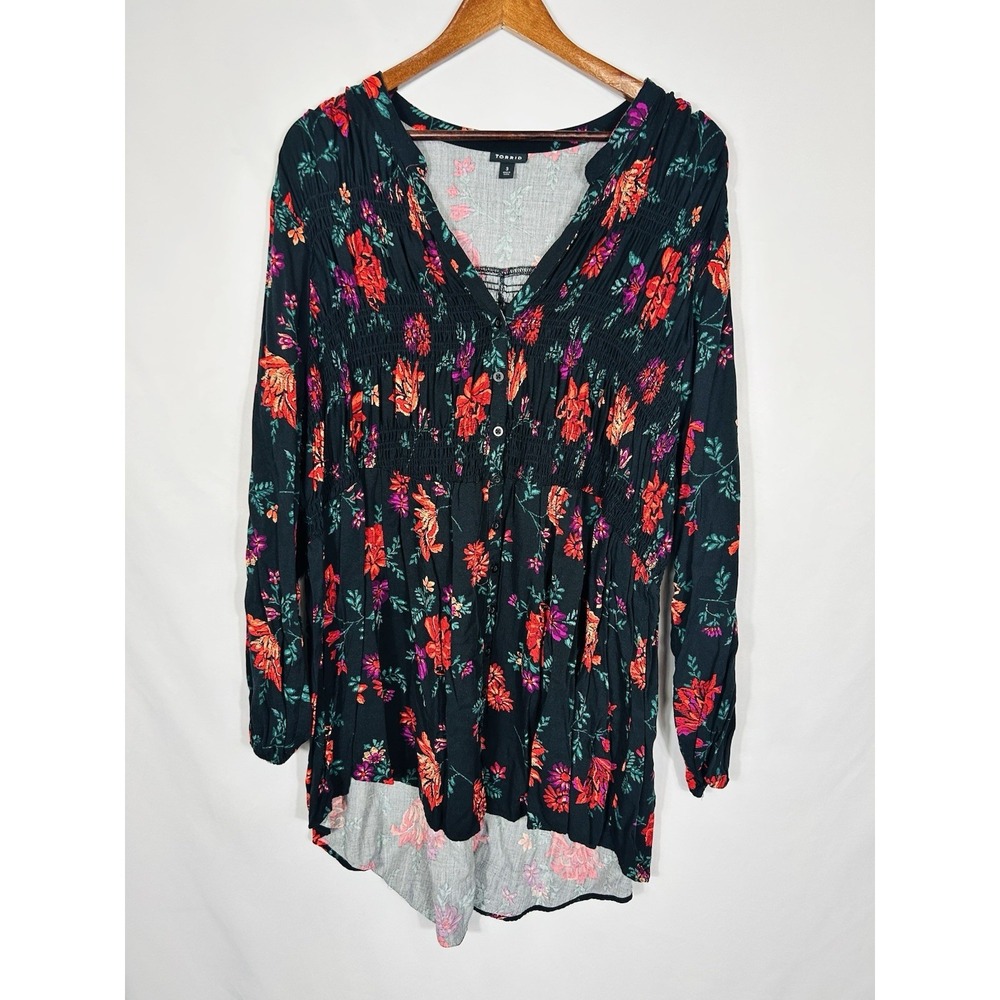 Torrid Dark Floral Tunic Top Size 3 Full Button High Low Feminine Boho Casual